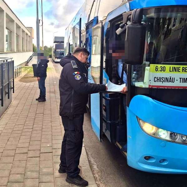 Permis de conducere fals, cumpărat cu 860 de euro, descoperit la frontiera de est