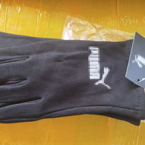 Articole de sezon susceptibile a fi contrafăcute, în valoare de aproximativ 1,4 milioane lei, confiscate de poliţiştii de frontieră din cadrul Gărzii de Coastă