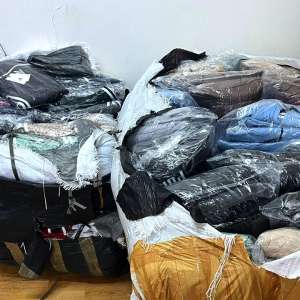 Produse susceptibile a fi contrafăcute, în valoare de peste 671.000 de lei, descoperite în acest weekend de polițiștii de frontieră giurgiuveni