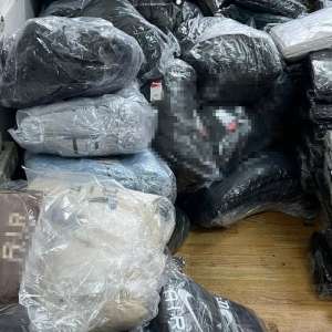 Produse susceptibile a fi contrafăcute, în valoare de peste 671.000 de lei, descoperite în acest weekend de polițiștii de frontieră giurgiuveni