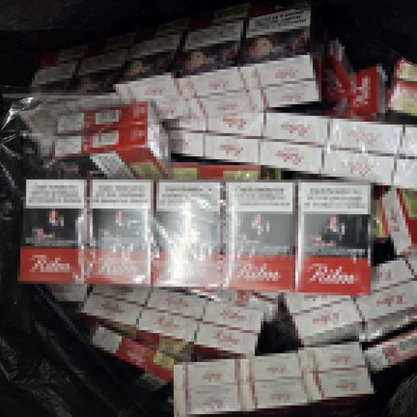 Ţigări de contrabandă, cu destinația Franța, oprite în Albița