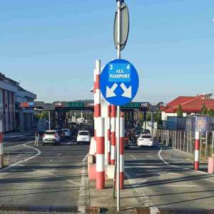 Autoturism radiat din circulație, oprit la ieșirea din țară la PTF Sculeni