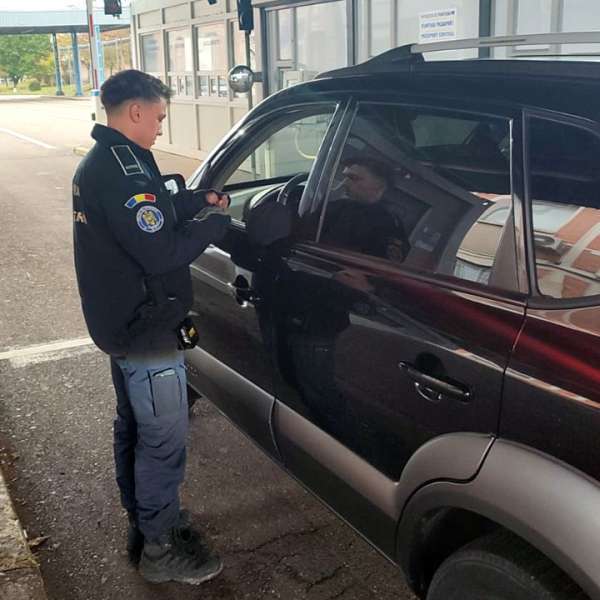 Autoturism cu număr fals de înmatriculare, descoperit în PTF Albiţa
