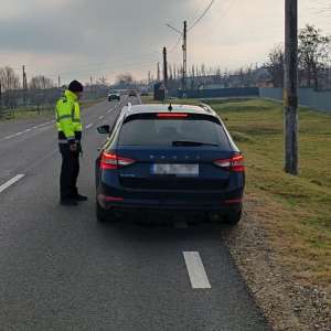 La volan, în toiul nopții, sub influența băuturilor alcoolice