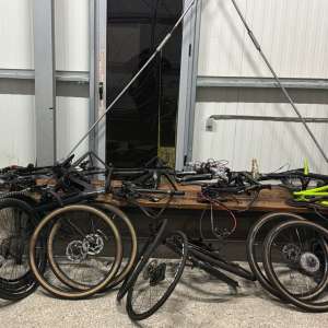 Opt biciclete furate din Germania, descoperite în PTF Vicovu de Sus