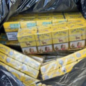 16.000 de țigarete descoperite într-un autoturism oprit în trafic de către poliţiştii de frontieră