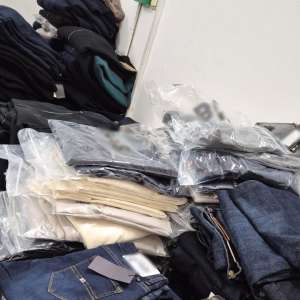 Produse susceptibile a fi contrafăcute, estimate la o valoare de peste 1.800.000 de lei, descoperite de polițiștii de frontieră giurgiuveni