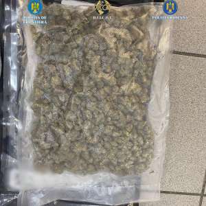 Aproximativ 22 de kilograme de canabis descoperite pe aeroportul Otopeni