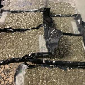 Aproximativ 22 de kilograme de canabis descoperite pe aeroportul Otopeni