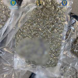 Aproximativ 22 de kilograme de canabis descoperite pe aeroportul Otopeni