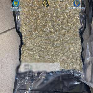 Aproximativ 22 de kilograme de canabis descoperite pe aeroportul Otopeni