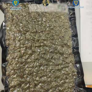 Aproximativ 22 de kilograme de canabis descoperite pe aeroportul Otopeni
