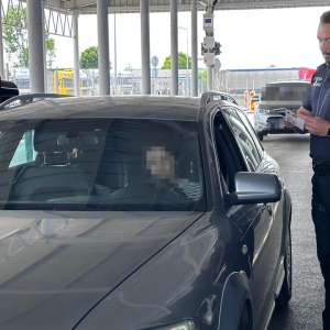 Autovehicul radiat din circulație depistat la control în PTF Siret