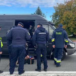 Peste 700 de persoane verificate, trei minori cărora le-a fost întreruptă călătoria și amenzi de peste 3.200 de lei aplicate în timpul unor acțiuni în județul Satu Mare