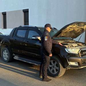 Autoturism în valoare de 75.000 de lei, oprit la ieșirea din țară