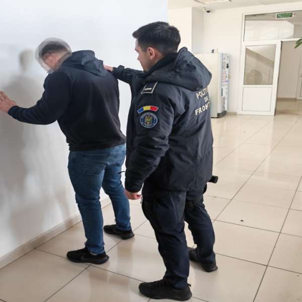 Bărbat urmărit în Germania, depistat de polițiștii de frontieră la Stânca