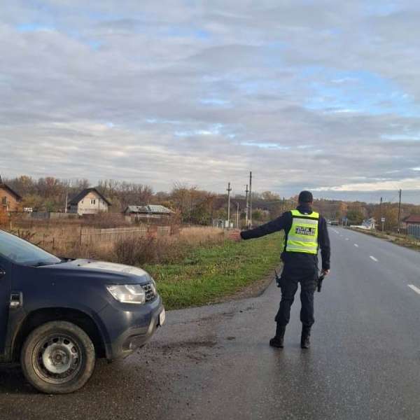Sexagenar fără permis de conducere, depistat în trafic