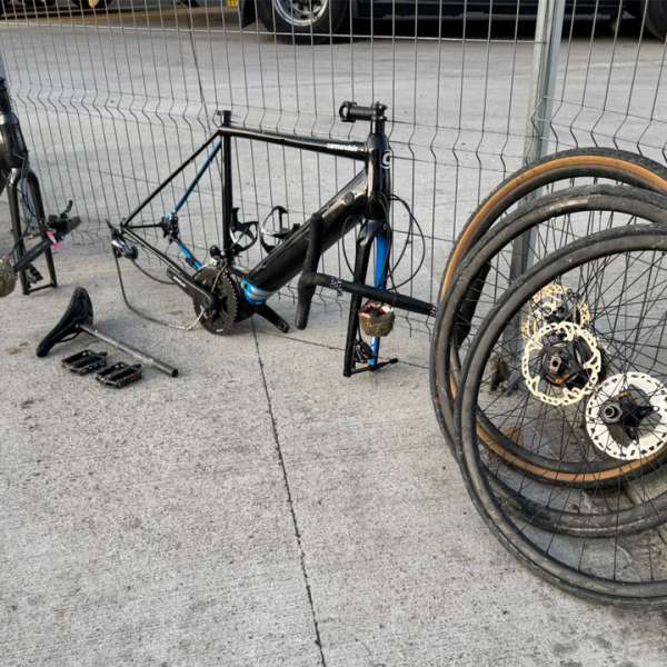 Biciclete, în valoare de 30.000 lei, furate din Germania, descoperite în PTF Siret