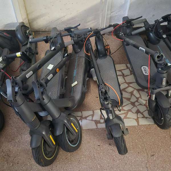 24 de biciclete și trotinete electrice fără acte de proveniență, estimate la aproximativ 172.000 de lei, descoperite de polițiștii de frontieră