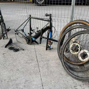 Biciclete și trotinete electrice declarate furate, în valoare de peste 200.000 de lei, descoperite de polițiștii de frontieră la Nădlac și Siret