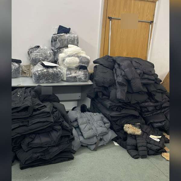 Peste 1.600 de produse susceptibile a fi contrafăcute, confiscate de către polițiștii de frontieră giurgiuveni