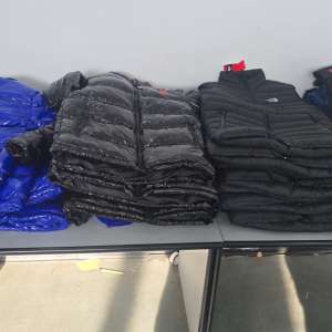 Peste 1.600 de produse susceptibile a fi contrafăcute, confiscate de către polițiștii de frontieră giurgiuveni