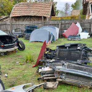 Autoturisme dezmembrate ilegal, descoperite de polițiștii de frontieră din Olt, în cooperare cu Garda de Mediu - Comisariatul Județean Olt