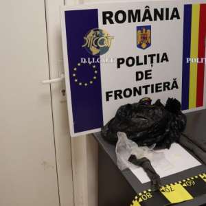 Bărbat prins în flagrant de poliţiştii de frontieră cu peste 3,7 kilograme de metamfetamină