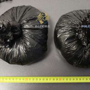 Bărbat prins în flagrant de poliţiştii de frontieră cu peste 3,7 kilograme de metamfetamină