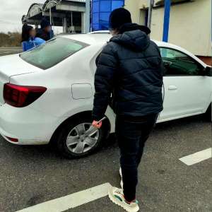 Tânără căutată pentru implicarea într-o rețea internațională de trafic de persoane, depistată de către poliţiştii de frontieră în PTF Oancea