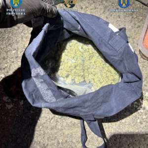 Tânăr arestat preventiv după încercarea de a introduce droguri în România