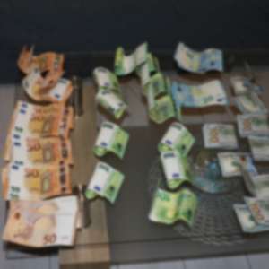 Percheziții domiciliare la Poienile de sub Munte în urma cărora doi frați au fost reținuți pentru trafic de migranţi