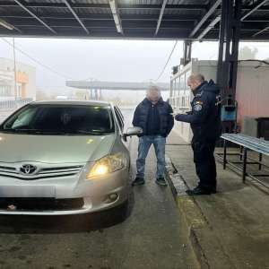 Autoturism cu ITP fals, depistat în trafic de polițiștii de frontieră hușeni