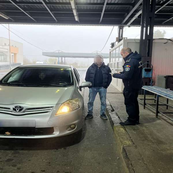 Autoturism cu ITP fals, depistat în trafic de polițiștii de frontieră hușeni