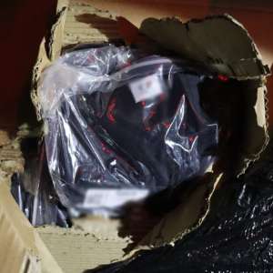 Îmbrăcăminte și parfumuri contrafăcute de peste 2,3 milioane lei, confiscate de polițiștii de frontieră doljeni