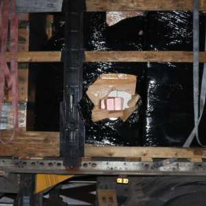 Îmbrăcăminte și parfumuri contrafăcute de peste 2,3 milioane lei, confiscate de polițiștii de frontieră doljeni