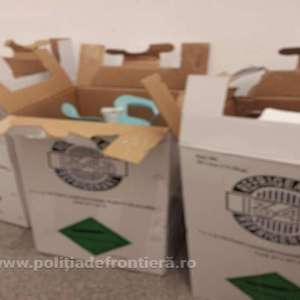 Freon, transportat într-un microbuz, oprit la Albița