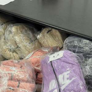 Produse susceptibile a fi contrafăcute, în valoare de peste 1.500.000 de lei, depistate de polițiștii de frontieră giurgiuveni