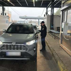 Permis de conducere moldovenesc fals, descoperit la controlul de frontieră
