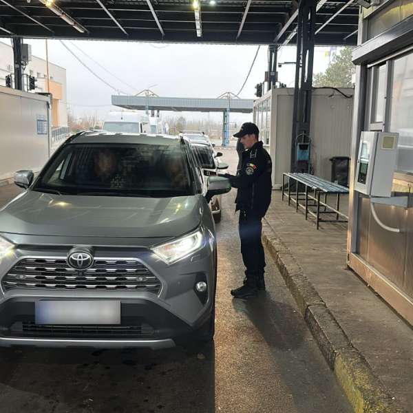 Permis de conducere moldovenesc fals, descoperit la controlul de frontieră
