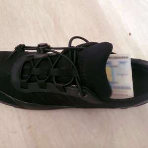 Carte de identitate falsă ascunsă în pantof