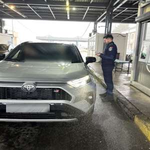 A prezentat la controlul de frontieră un document falsificat și  s-a ales cu un dosar penal