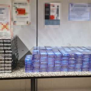 Peste 115.000 de țigarete și 4 kg de tutun pentru narghilea ascunse în bagaje, descoperite pe Aeroportul Otopeni