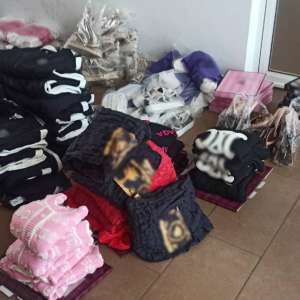 Articole vestimentare și încălțăminte susceptibile a fi contrafăcute, în valoare de aproximativ 640.000 de lei, confiscate de către poliţiştii de frontieră la Mangalia