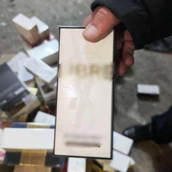 Bunuri contrafăcute evaluate la peste 2,5 milioane lei, oprite de la comercializare de polițiștii de frontieră giurgiuveni