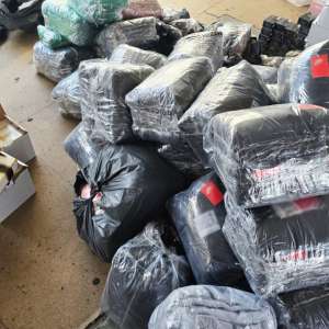 Bunuri contrafăcute evaluate la peste 2,5 milioane lei, oprite din comercializare de polițiștii de frontieră giurgiuveni