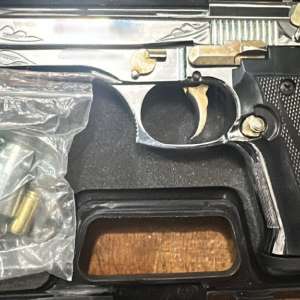 Pistol cu gaz descoperit în urma unui control efectuat de polițiștii de frontieră giurgiuveni