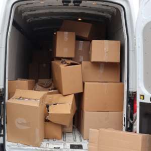 Șofer arestat preventiv după ce polițiștii de frontieră au descoperit 430.000 de țigarete într-un microbuz la Calafat