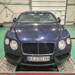 Autoturism în valoare de 125.000 de lei, oprit la ieșirea din țară