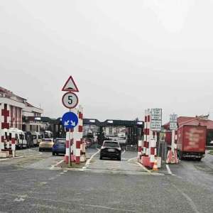 Autoturism fără drept de circulație pe teritoriul României, descoperit la Sculeni